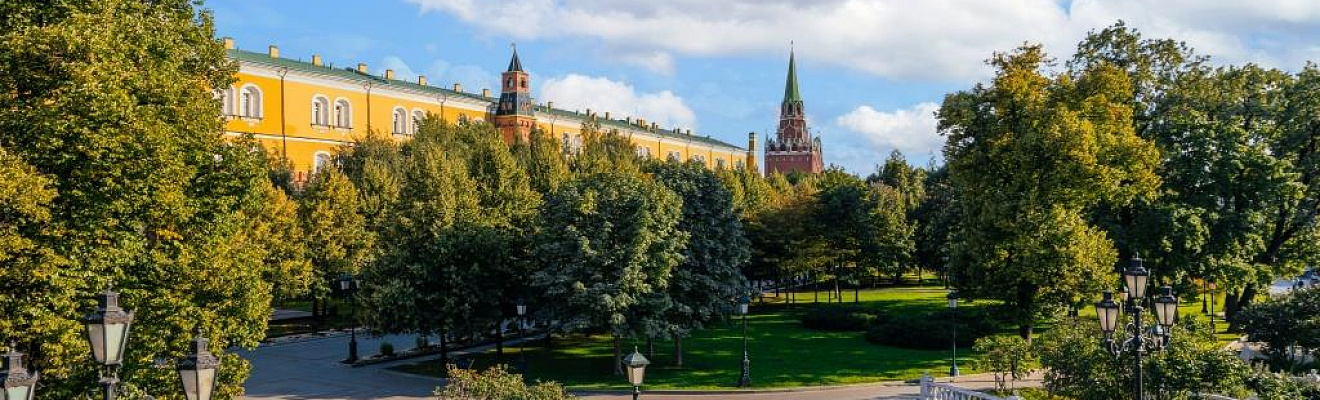 Москва с прогулкой на теплоходе